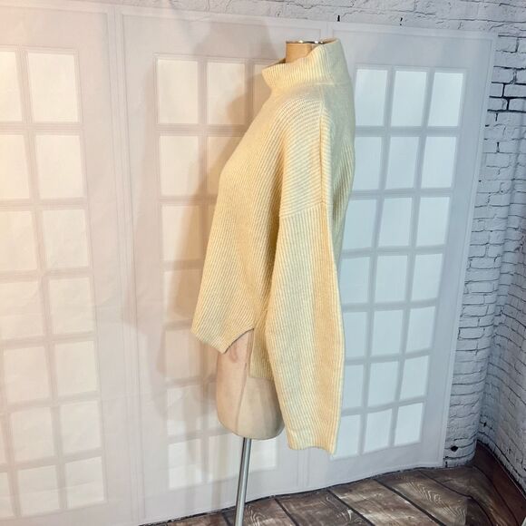 Abercrombie & Fitch Ivory Funnel Neck Ribbed Knit Pullover Sweater Size Medium - Picture 6 of 9